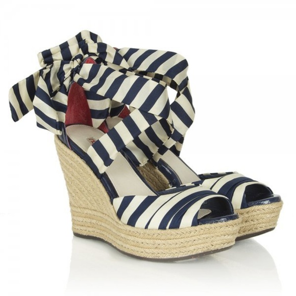 UGG Shoes - Ugg lucianna woman sandal 7.5